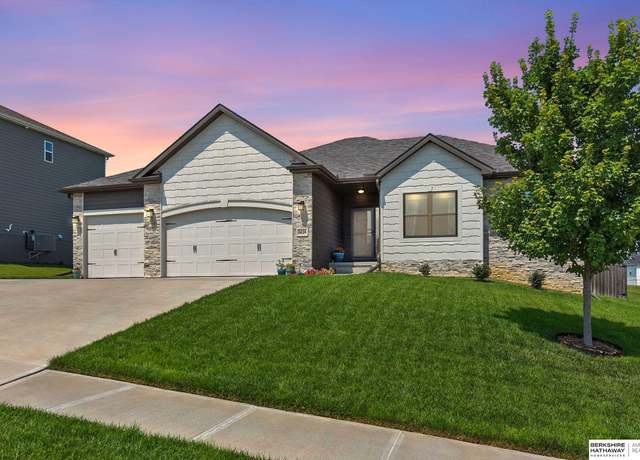 Property at 6424 Kyla Dr, Papillion, NE 68157, 4 beds, 3 baths