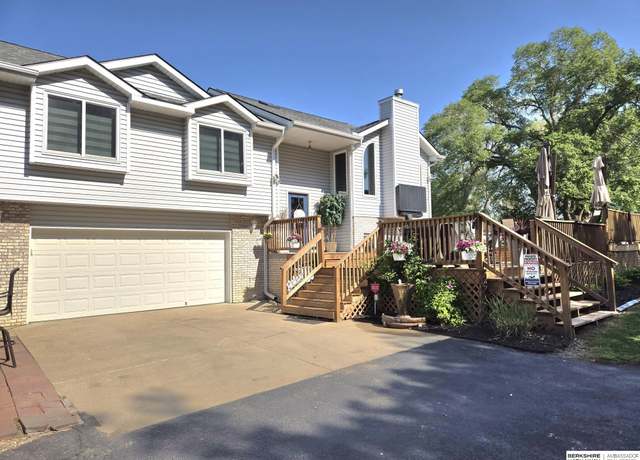 Property at 1002 Oak Ct, Plattsmouth, NE 68048-4718, 4 beds, 2.5 baths