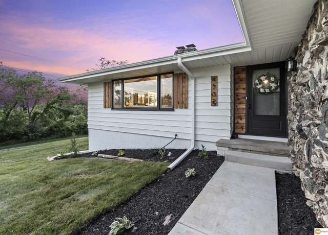 Property at 4732 Manchester Dr, Omaha, NE 68152, 5 beds, 3 baths