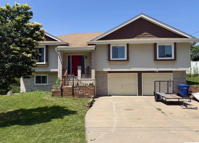 Property at 9604 Sterling Cir, Plattsmouth, NE 68048, 4 beds, 3 baths