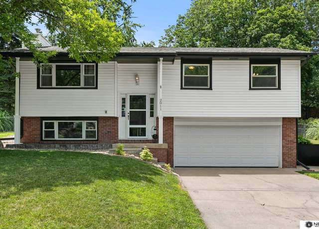 Property at 2011 S 77th St, Lincoln, NE 68506, 4 beds, 2.5 baths