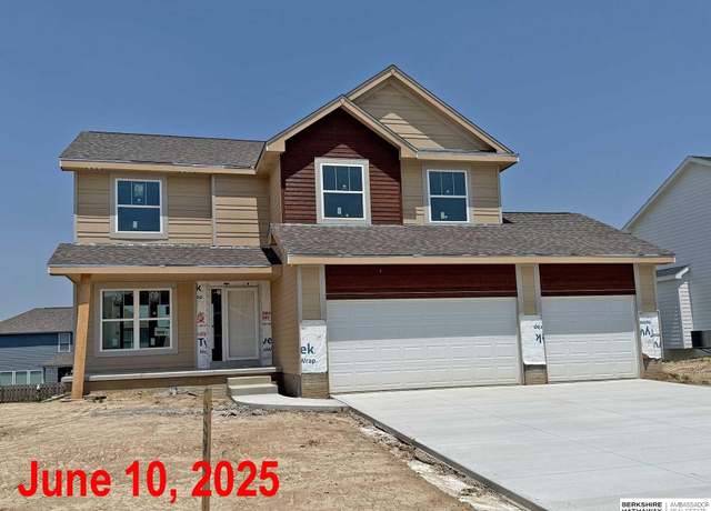 Property at 11016 Bearcreek Dr, Papillion, NE 68046, 4 beds, 2.5 baths