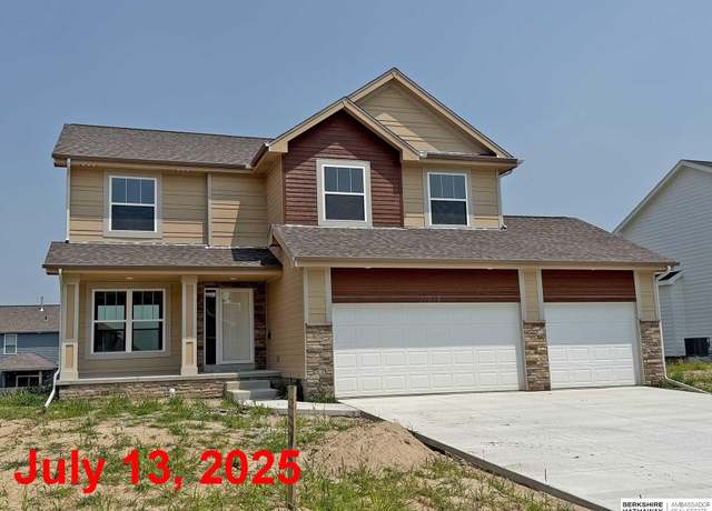 Property at 11016 Bearcreek Dr, Papillion, NE 68046, 4 beds, 2.5 baths