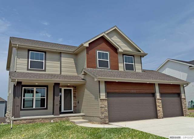 Property at 11016 Bearcreek Dr, Papillion, NE 68046, 4 beds, 2.5 baths