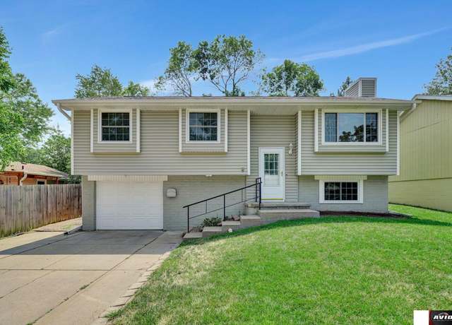 Property at 1411 W Sewell St, Lincoln, NE 68522, 3 beds, 2 baths
