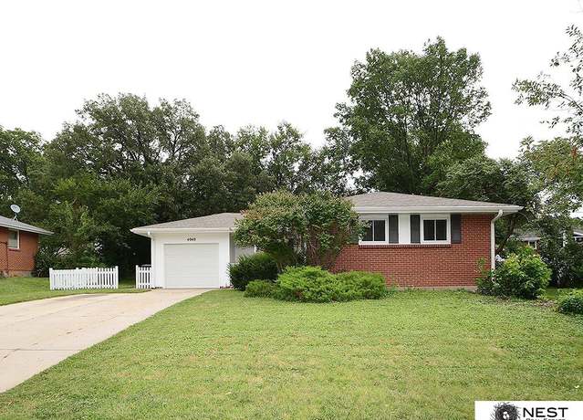 Property at 4040 S 37th St, Lincoln, NE 68506, 2 beds, 1 bath