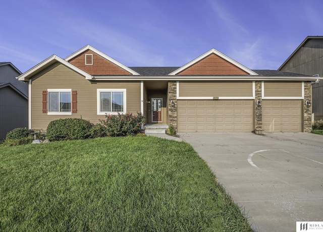 Property at 14704 S 22 St, Bellevue, NE 68123, 4 beds, 3 baths