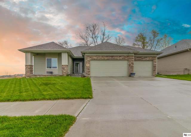 Property at 17676 Potter St, Bennington, NE 68007, 3 beds, 2.5 baths