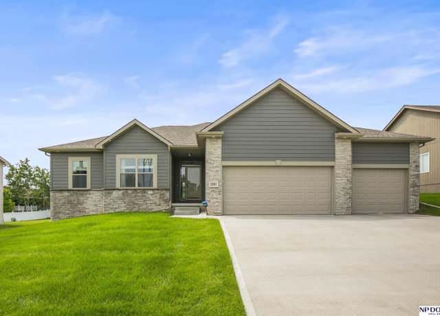 Property at 15301 Kansas Ave, Omaha, NE 68116, 4 beds, 3 baths