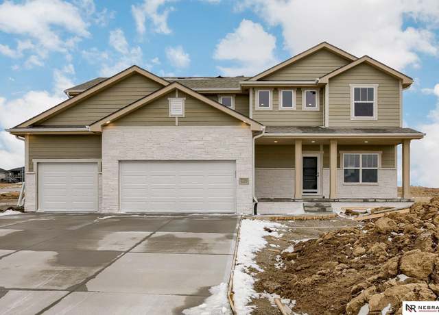 Property at 17101 Sarah St, Bennington, NE 68007, 5 beds, 2.5 baths