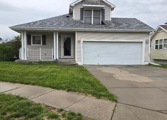 Property at 4555 Meredith Ave, Omaha, NE 68104, 4 beds, 2.5 baths