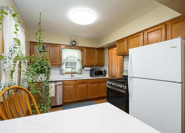 Property at 3709 N 55 St, Omaha, NE 68104, 2 beds, 1 bath