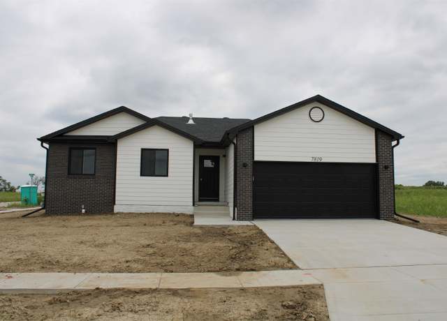 Property at 7819 N 51st St, Lincoln, NE 68514, 3 beds, 2.5 baths