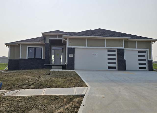 Property at 11213 N 173 St, Bennington, NE 68007, 4 beds, 3 baths