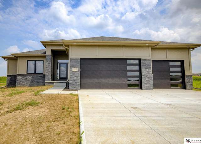 Property at 11213 N 173 St, Bennington, NE 68007, 4 beds, 3 baths