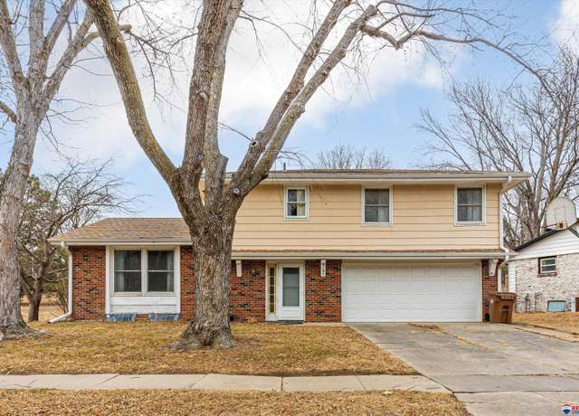 Property at 5131 S 54th St, Lincoln, NE 68516, 4 beds, 2.5 baths