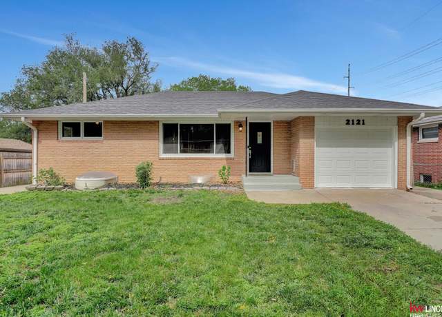 Property at 2121 N 61 St, Lincoln, NE 68505, 3 beds, 2 baths