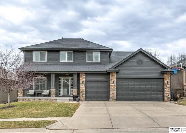 Property at 18401 Harney St, Omaha, NE 68022, 4 beds, 3.5 baths