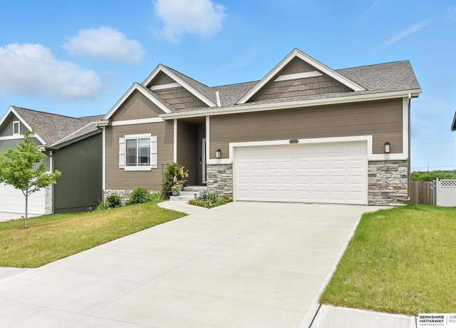 Property at 8570 Young St, Omaha, NE 68122, 3 beds, 2.5 baths