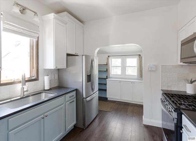 Property at 3009 Poppleton Ave, Omaha, NE 68105, 3 beds, 3 baths
