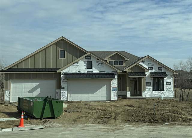 Property at 19052 Laquinta Cir, Omaha, NE 68136, 5 beds, 4 baths