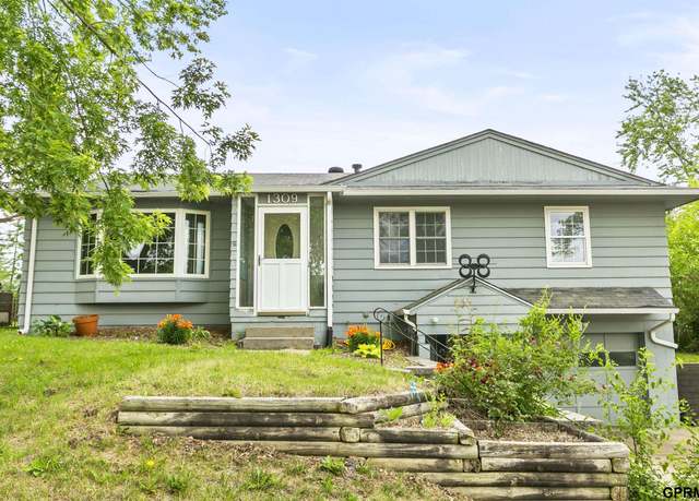 Property at 1309 Hansen Ave, Bellevue, NE 68005, 3 beds, 2 baths