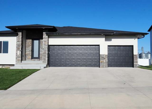 Property at 11998 N 143 St, Waverly, NE 68462, 4 beds, 3 baths