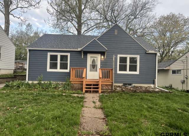 Property at 310 Hillcrest Dr, Plattsmouth, NE 68048, 3 beds, 2 baths