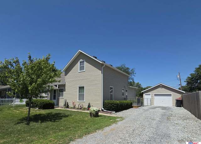 Property at 1908 Park St, Beatrice, NE 68310, 3 beds, 1.5 baths