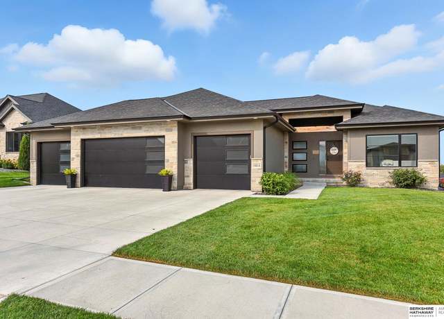 Property at 19014 Acorn Dr, Gretna, NE 68028, 5 beds, 3 baths