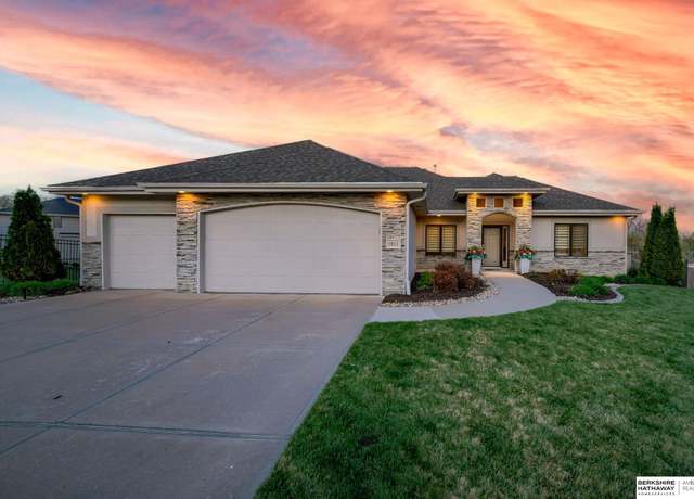 Property at 1611 S 207th St, Omaha, NE 68022, 5 beds, 3.5 baths