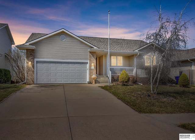 Property at 8114 S 167th St, Omaha, NE 68136, 4 beds, 3 baths