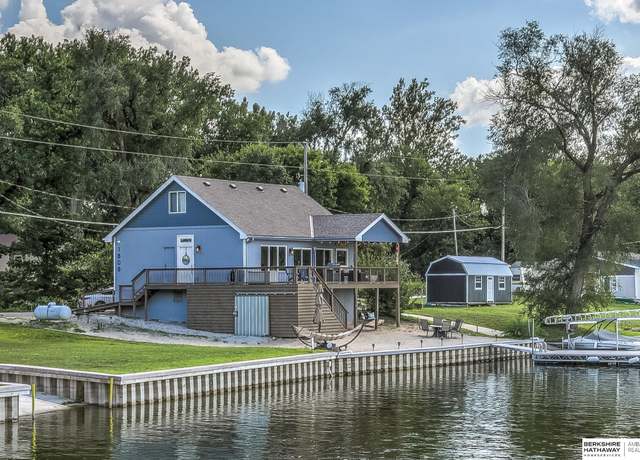 Property at 1808 Platte River Dr, Bellevue, NE 68123, 3 beds, 2 baths