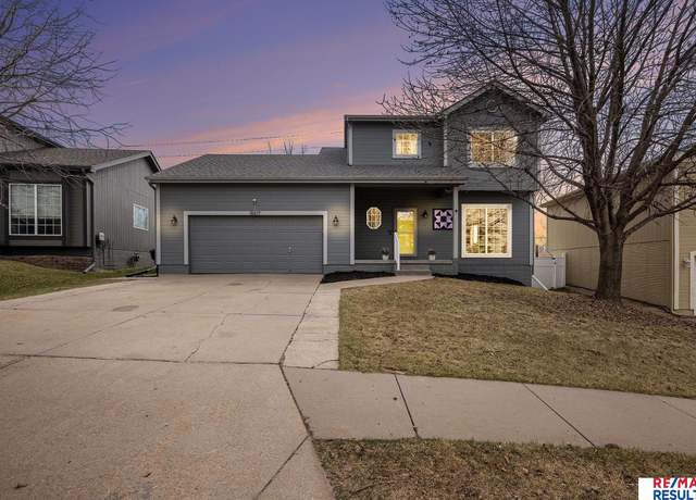 Property at 18817 P St, Omaha, NE 68135, 4 beds, 3.5 baths