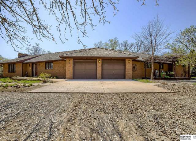 Property at 30238 Nixon Dr, Honey Creek, IA 51542, 2 beds, 2 baths