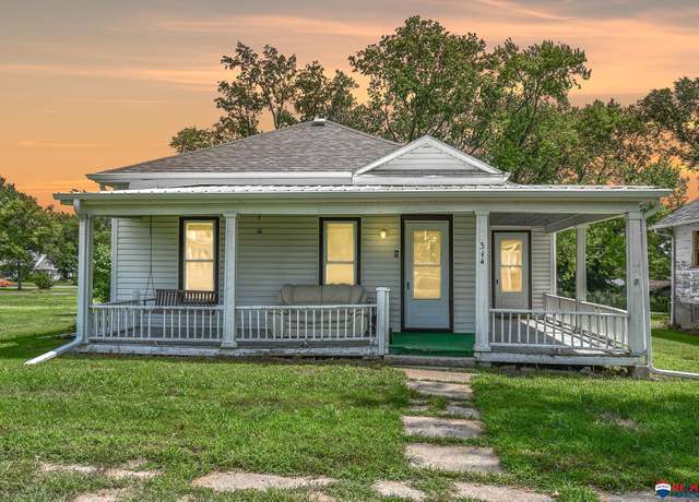 Property at 514 N 9th St, Wymore, NE 68466, 3 beds, 1 bath
