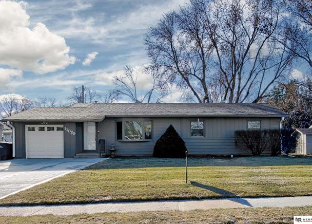 Property at 11029 Westover Rd, Omaha, NE 68154, 3 beds, 2.5 baths