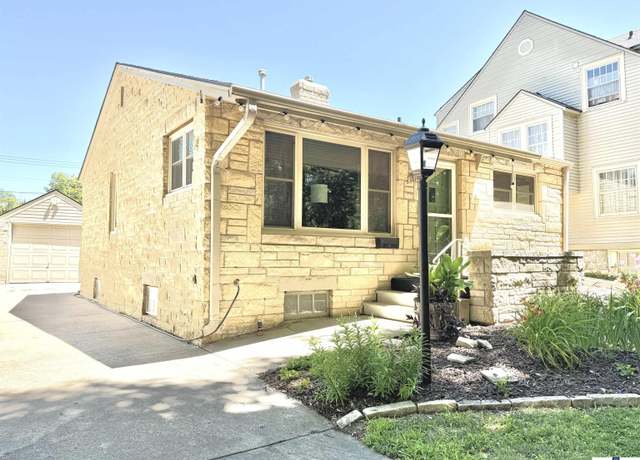 Property at 1818 Jefferson Ave, Lincoln, NE 68502, 2 beds, 1.5 baths