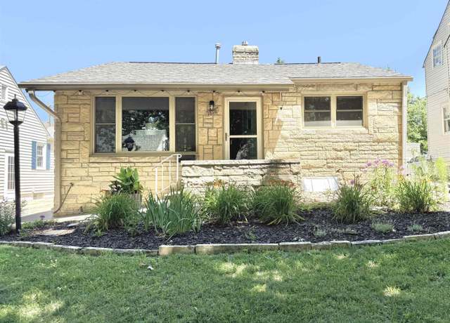 Property at 1818 Jefferson Ave, Lincoln, NE 68502, 2 beds, 1.5 baths