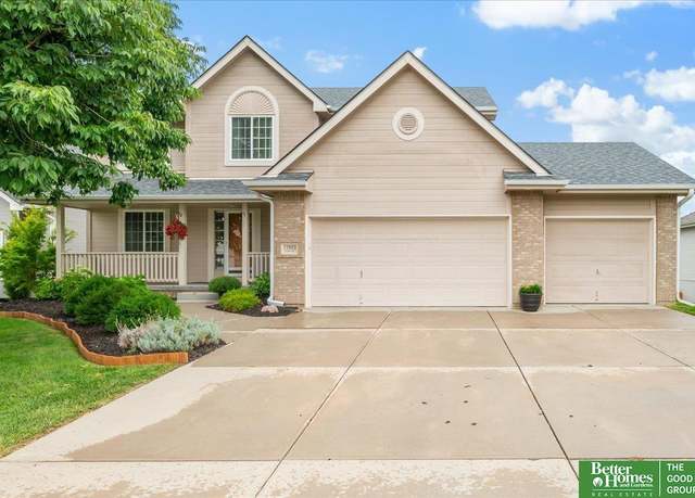 Property at 11903 S 49 St, Papillion, NE 68133, 4 beds, 3 baths