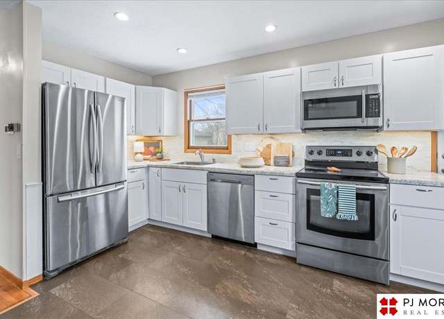 Property at 3114 S 122nd St, Omaha, NE 68144, 4 beds, 2 baths