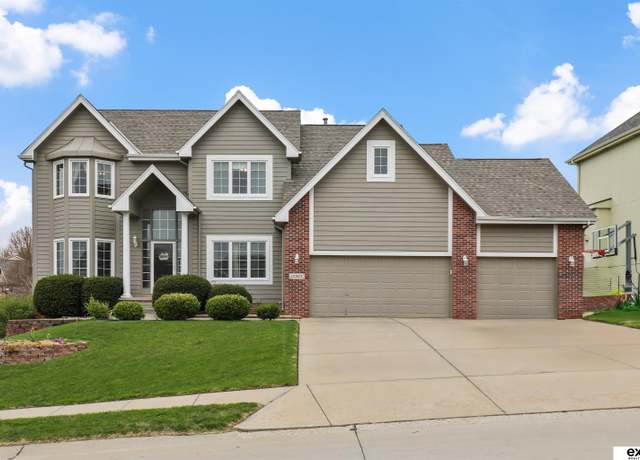 Property at 15305 Curtis Ave, Omaha, NE 68116, 6 beds, 3.5 baths