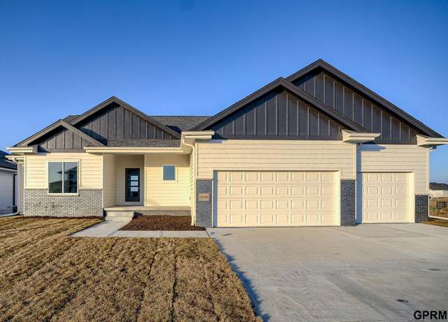 Property at 21126 Hartman Ave, Elkhorn, NE 68022, 5 beds, 3 baths