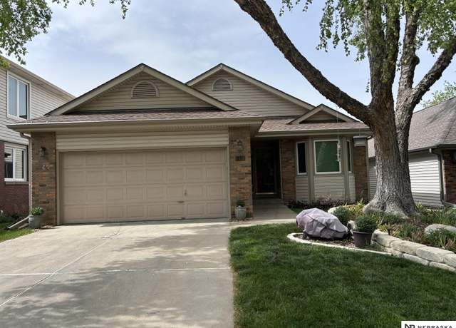 Property at 6432 Westminster Ct, Lincoln, NE 68510, 4 beds, 2 baths