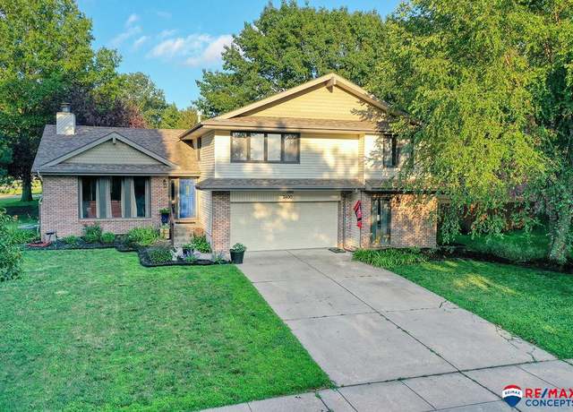 Property at 3400 Fox Hollow Cir, Lincoln, NE 68506, 4 beds, 3 baths