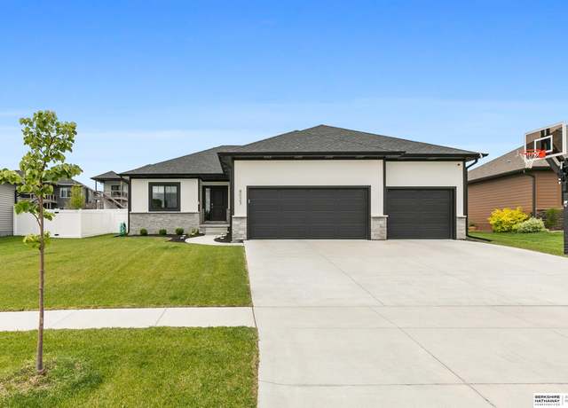 Property at 8023 S 69th St, Lincoln, NE 68516, 3 beds, 3 baths