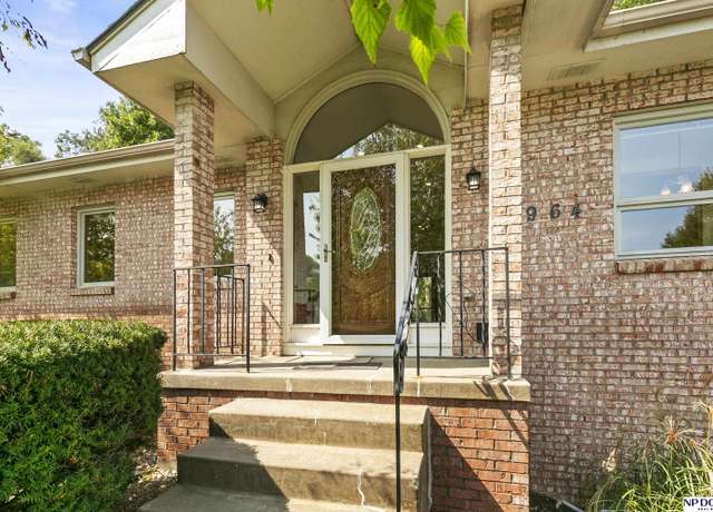 Property at 964 S 110th Plz, Omaha, NE 68154, 3 beds, 5.5 baths