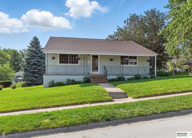 Property at 5415 N 68th St, Omaha, NE 68104, 3 beds, 1.5 baths