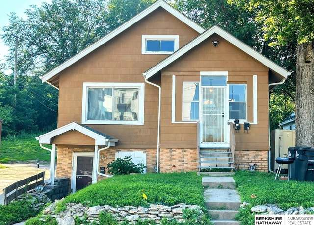 Property at 623 S 33rd St, Omaha, NE 68105, 4 beds, 3 baths