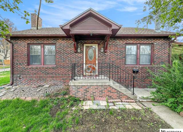 Property at 2802 S 12th St, Lincoln, NE 68502, 2 beds, 1 bath